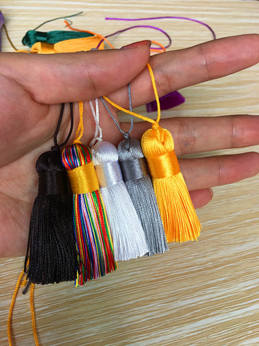 Anti-wrinkle vertical fringe short and fat 5CM bookmark comb key pendant DIY clothing accessories short and fat fringe fringes 