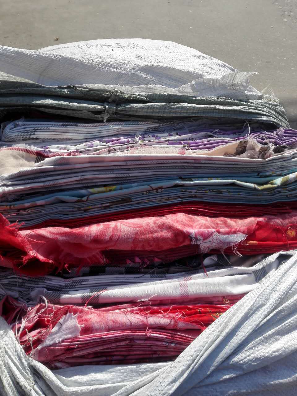 库存面料处理价1.8平纹克重70幅宽2.3厂家处理10米以上夜市布赶集