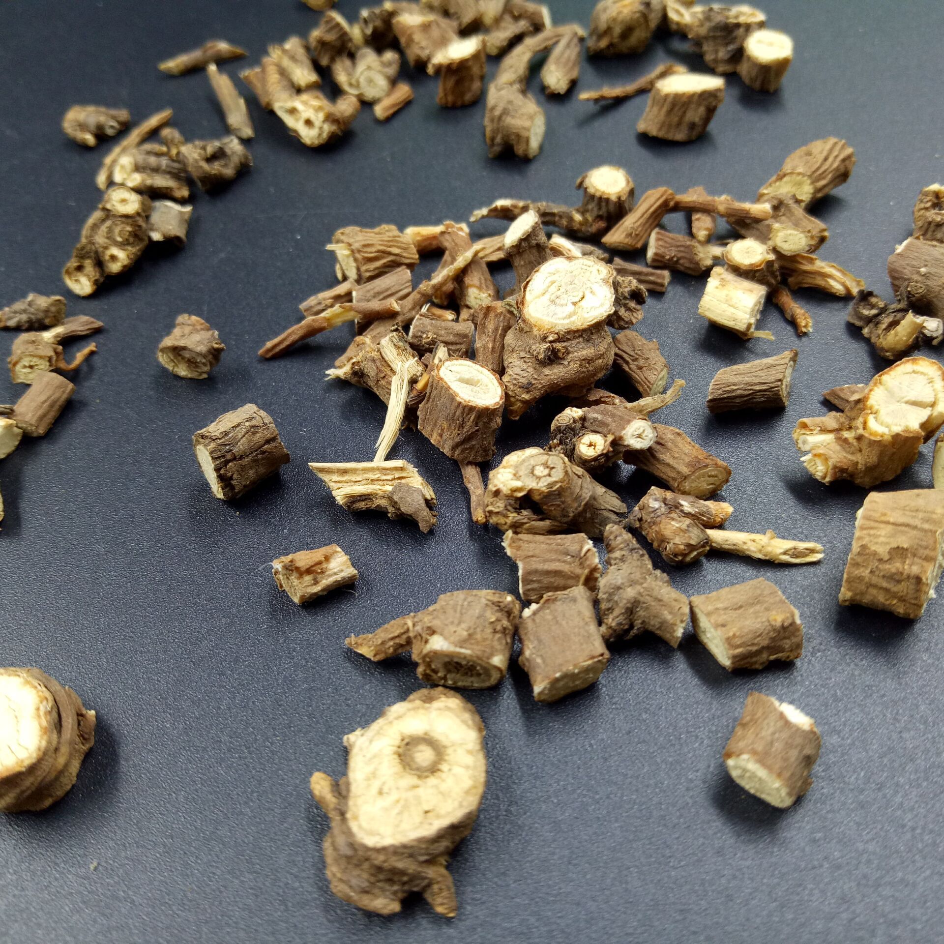 Chai Hu Bupleurum Root Slices 1 lb Dried Chinese Herbal Decoction Pieces for Traditional Herbal Cooking overview
