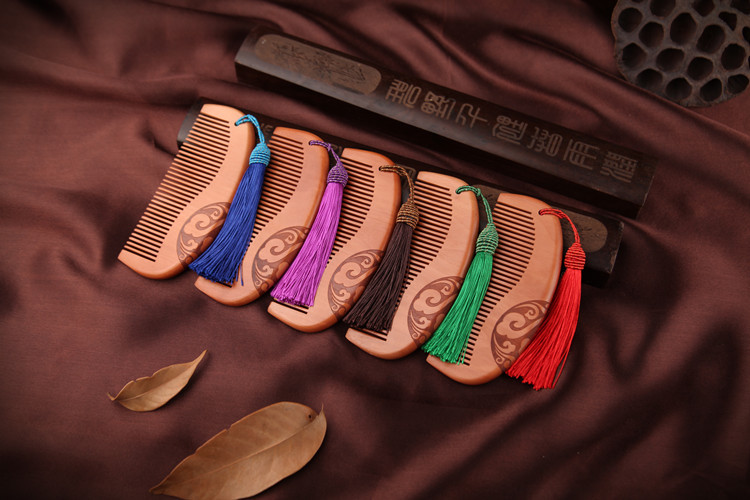流苏雕刻梳12