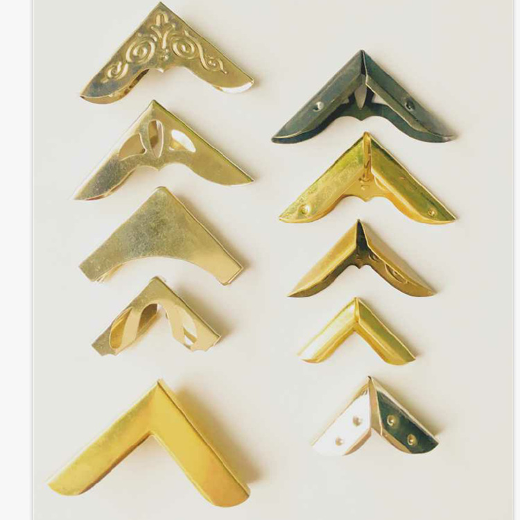 五金包角五金配件木盒包角纸盒包角箱包装饰盒铁皮五金包角