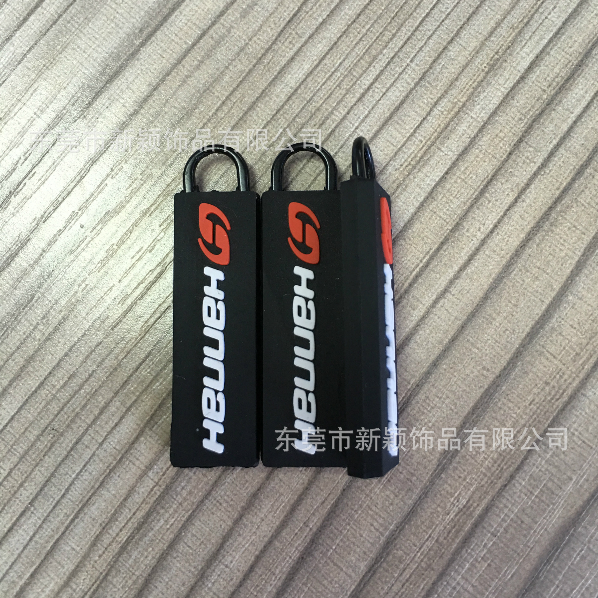 工厂供应PVC微量射出拉牌拉头硅胶软胶滴胶箱包手袋拉牌