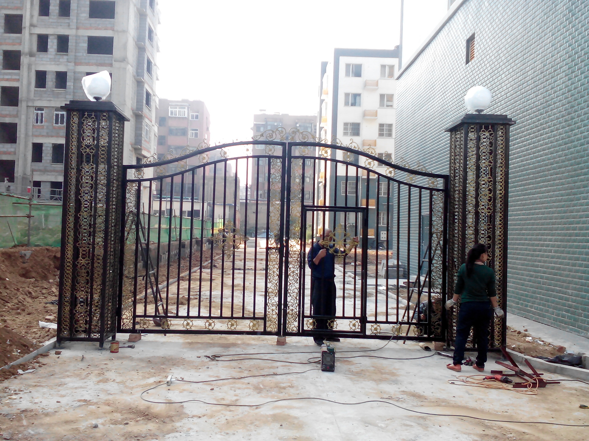 铁艺大门系列。铁艺护栏。铁艺大门。电动门。卷帘门。钢结构。