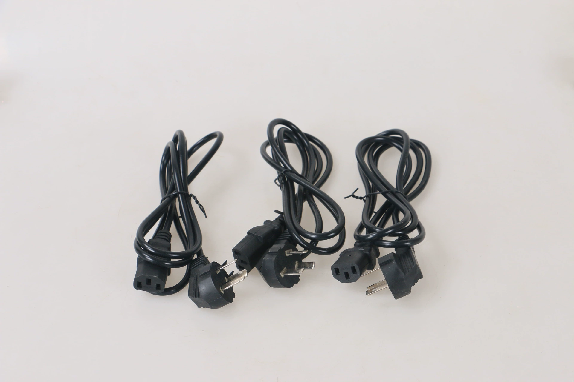 Производители напрямую поставляют национальный стандарт штырь с тремя ножками штекер/электронные весы с тремя отверстиями зарядный провод/специальный шнур питания