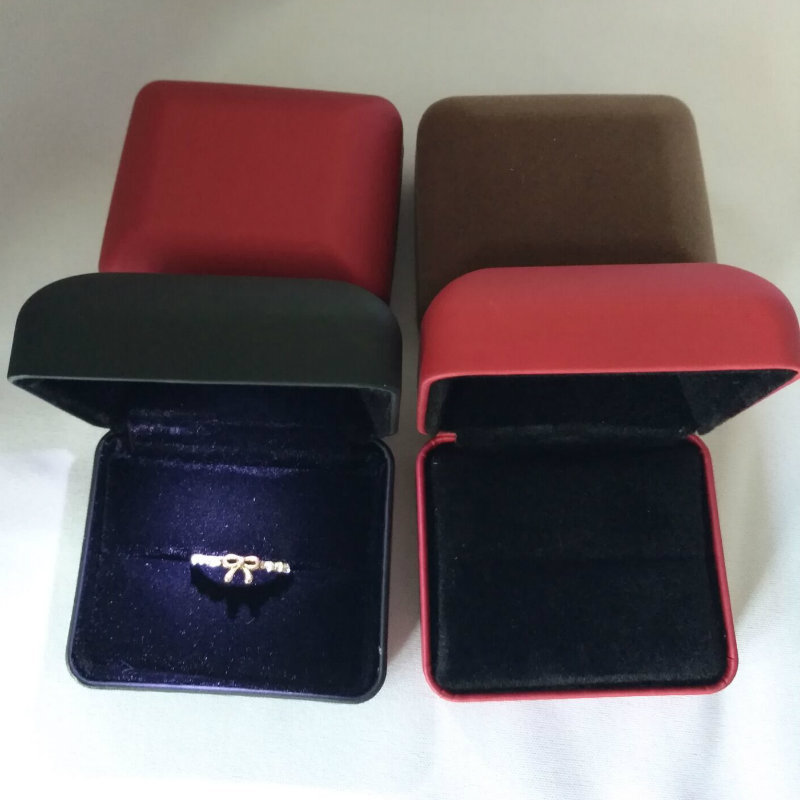 供应礼品盒金边盒铁盒戒指盒绒布盒铁盒定制包装盒