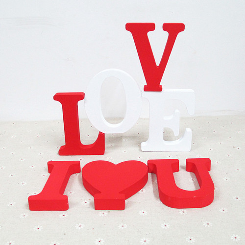 White wooden alphabet and number decorative pieces for home, wedding, and photography props, factory direct sale.