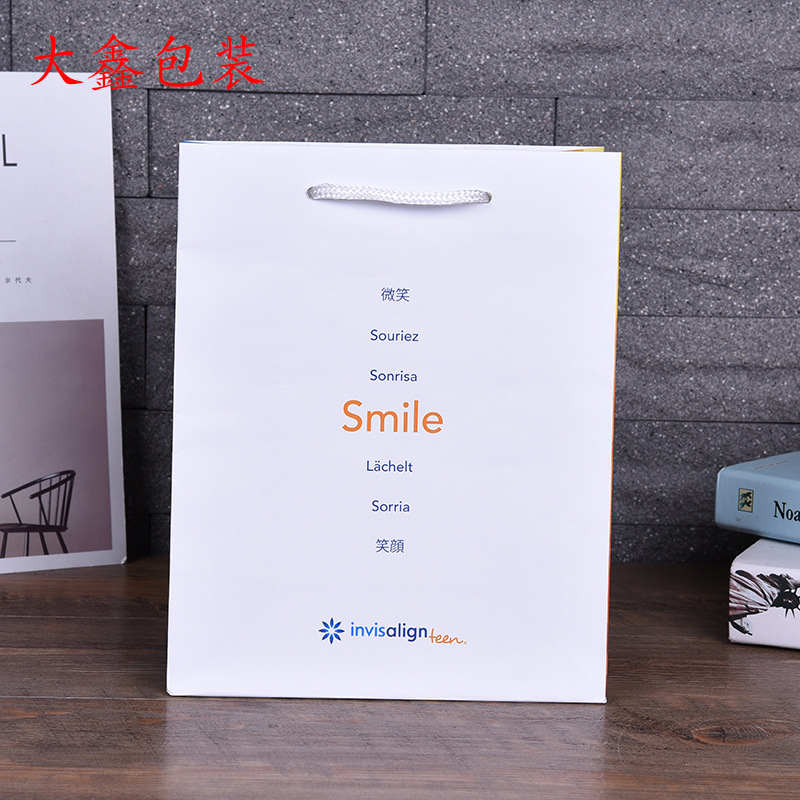 白色包装手提纸袋 礼物服装手机礼品包装袋厂家定 制LOGO批发