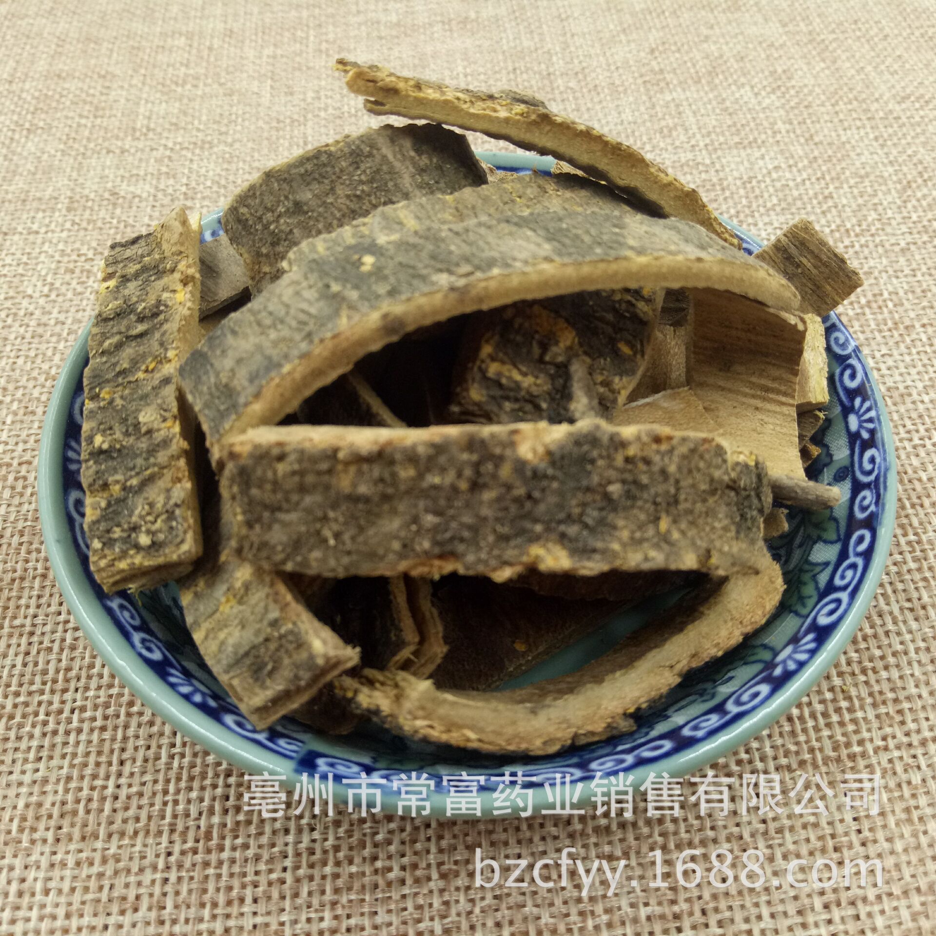 Hai Tong Pi Dried Erythrina Bark 500g Traditional Chinese Herbal Ingredient for Decoction and Culinary Use in use