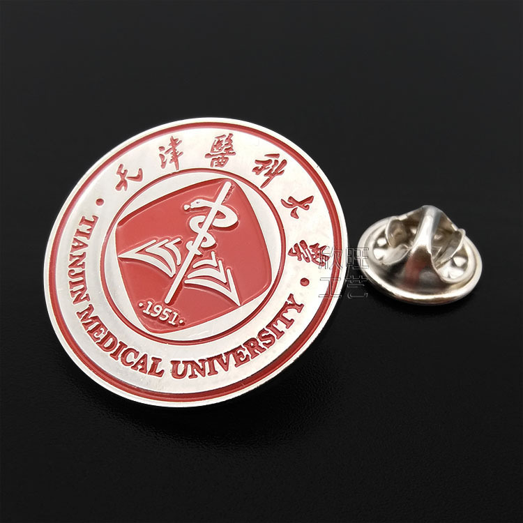 天津金属徽章定做 镀镍烤漆胸章厂家 圆形蝴蝶扣胸针 金属校徽