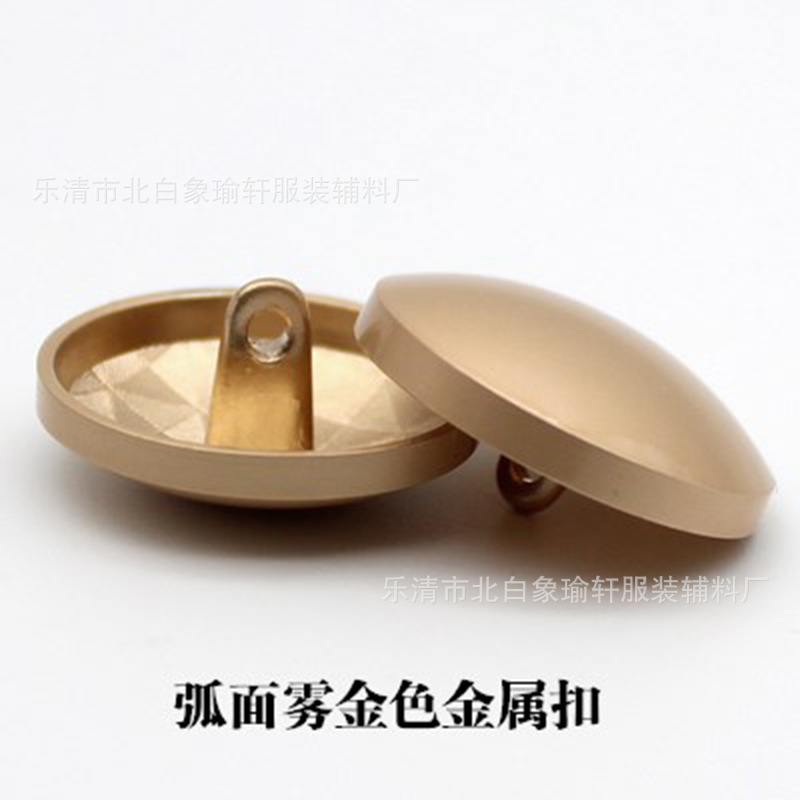 Fuente de la fábrica de metal Botón de metal de calidad de espejo plano hebilla de la moda hebilla de la capa redonda de coser a mano hebilla de pie alto