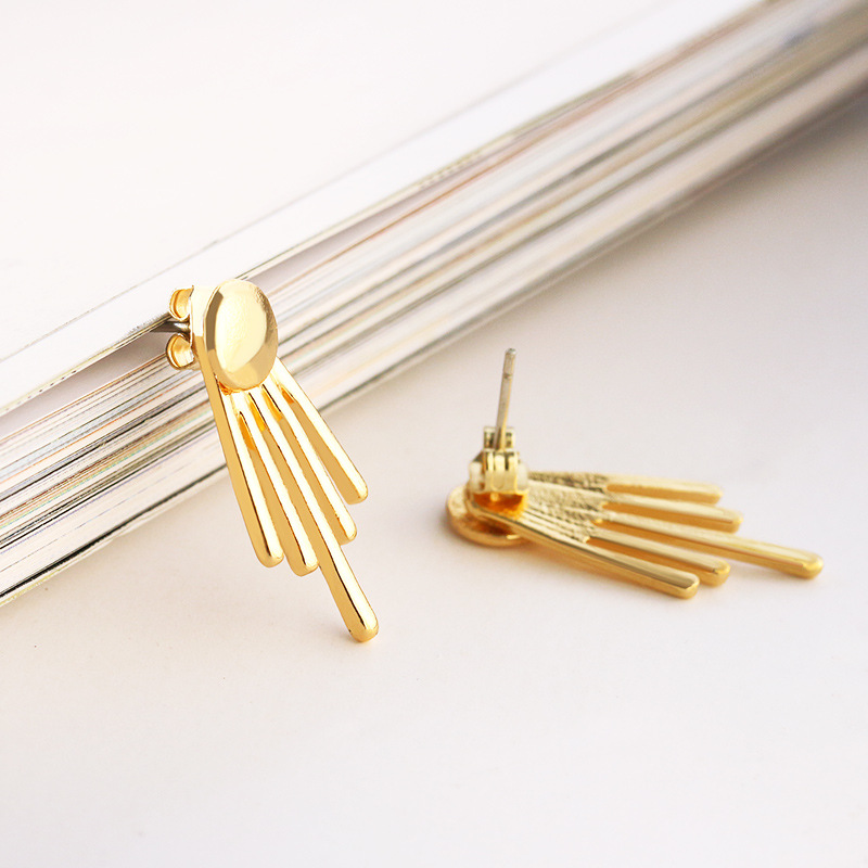 Retro Creative Metal Round Side-by-side Vertical Strip Earrings display picture 4