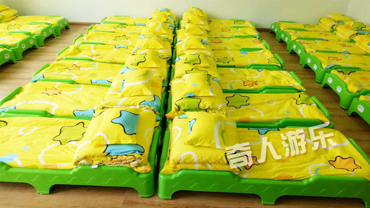 Plastic bed