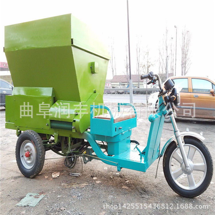 大功率饲料投料车 电动机撒料车 牧场养殖未来及