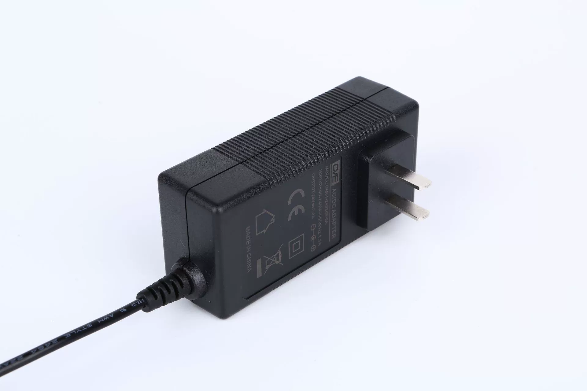 Поставляется 12V1.5A 12V4A по странам сертифицированный высококачественный адаптер питания (бренд GVE)