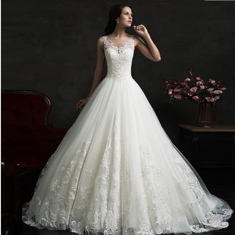Bride wedding dress slim small trailer wedding dress