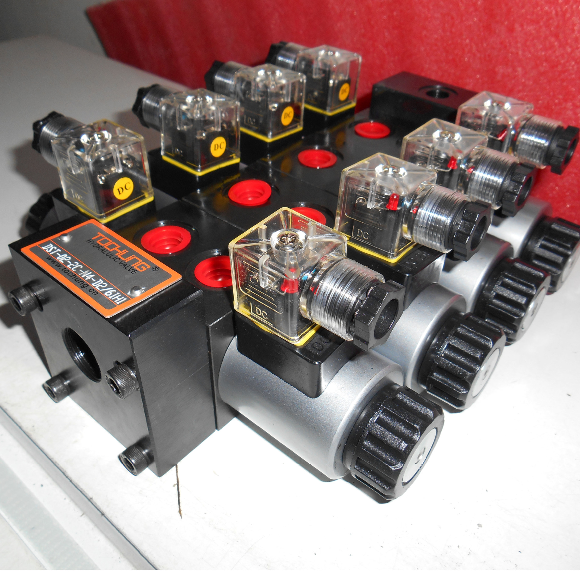 厂家定制管式电磁阀片式电磁阀电磁多路换向阀