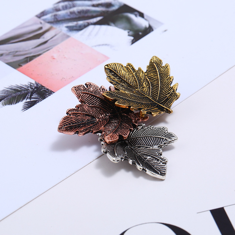 Women'S Gender Plating Design Retro Pin Maple Leaf Alloy Plating Women'S Brooches