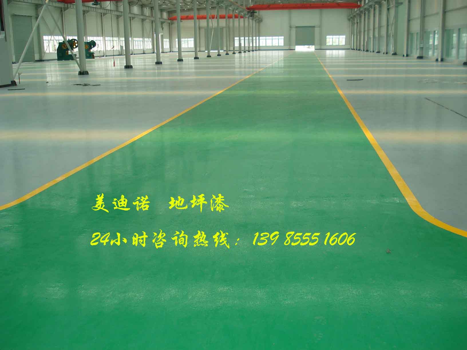  用筛网筛除地上硬化剂的骨料，而后将水和聚合物防水剂按5:1份额合作，并将其参加无骨料地上硬化剂资猜中，混合拌和制成浆料之后，再运用金属镘将资料修补于施工面；,室内施工时，因室内通风会构成自流平地上开裂，因而要封闭门窗，封闭现场