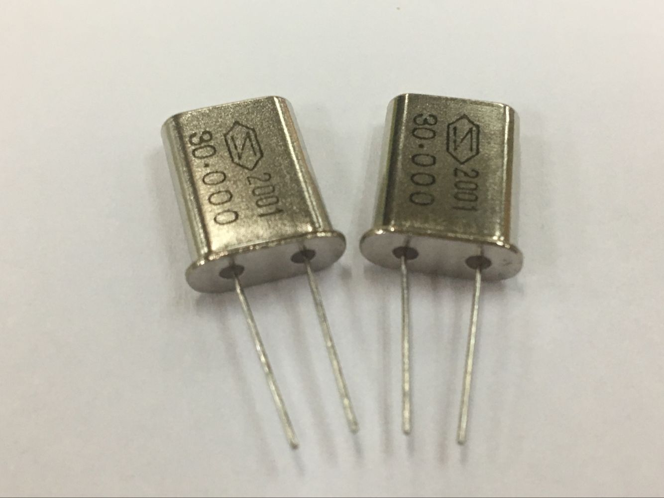 直插无源晶振30MHZ   HC-49U 晶体 30M  U型 谐振器30.000MHZ