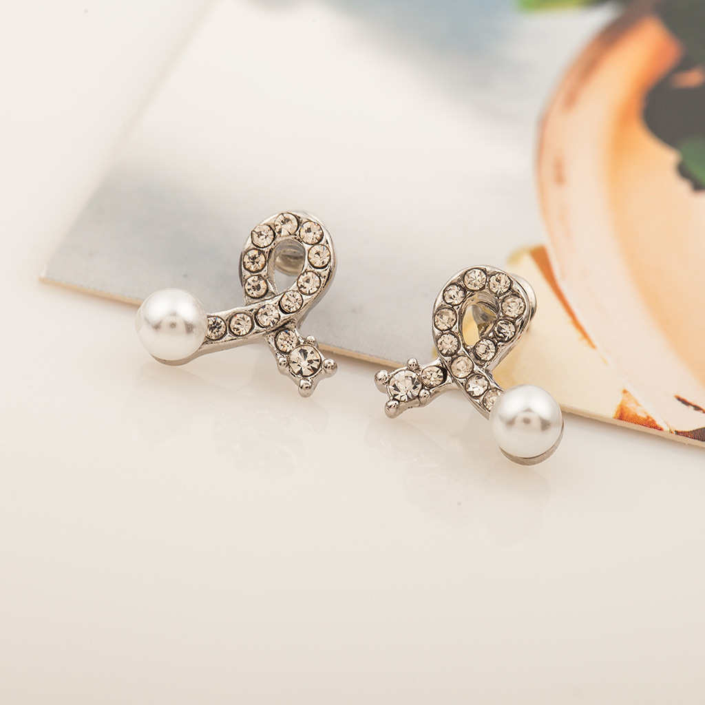 Commerce Extérieur Vente Chaude Arc Stud Boucles D'oreilles Argent Plaqué Perle Cristal Boucles D'oreilles Simple En Forme De Coeur Clous D'oreille En Gros display picture 8