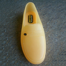 ����138�ʹ��Sɫţ������Ь��Ͳ��Ь�����N���zЬ�ڱ���ѥ���l