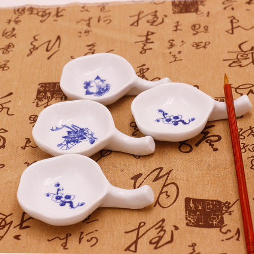 Factory supplies dual-purpose plum blossom ceramic ink dish, creative ceramic ink dish pen holder, Jingdezhen multi-function pen water dish