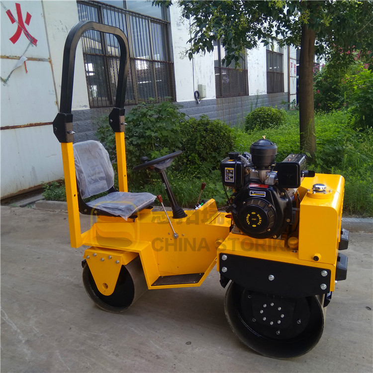 小型座駕壓路機(jī)13
