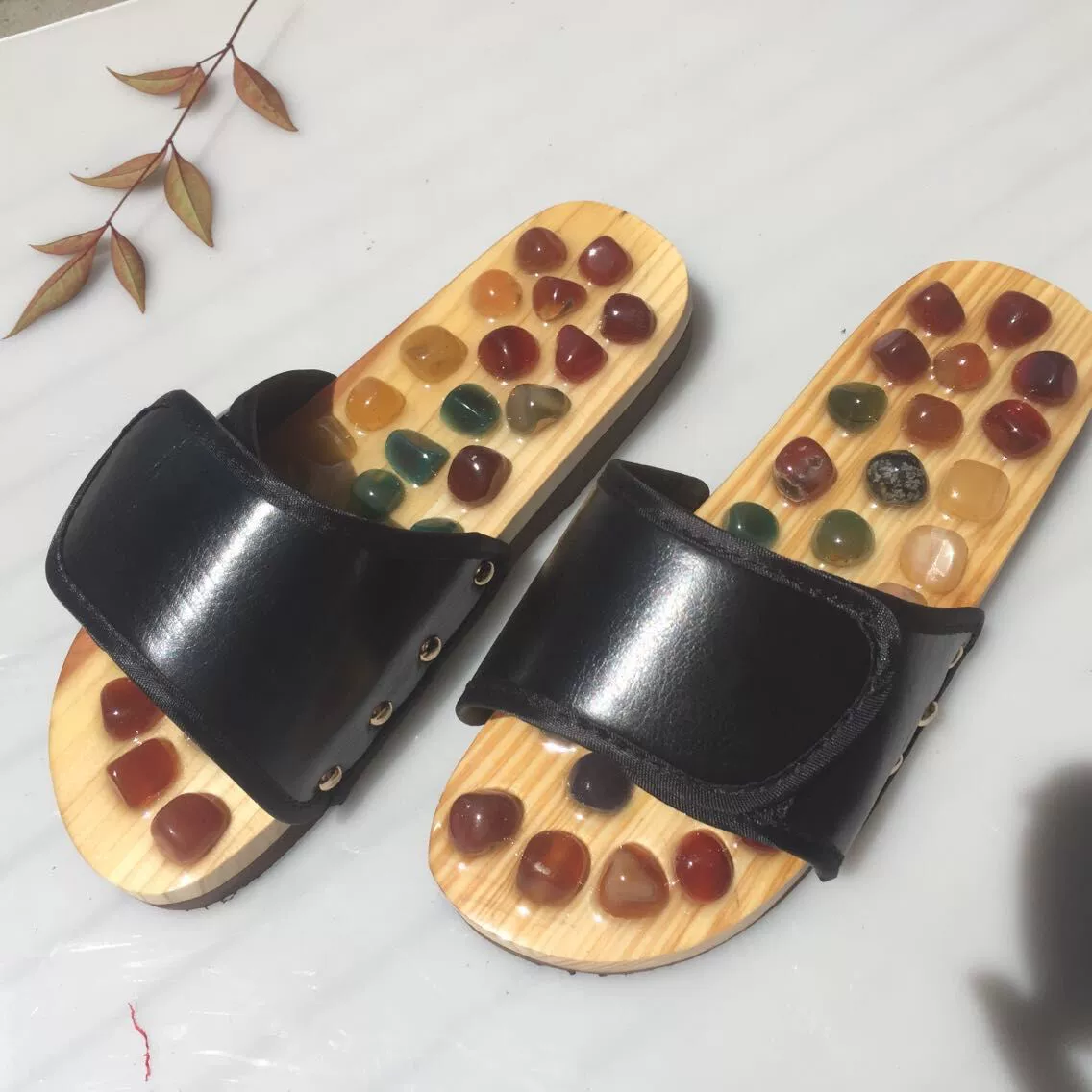 Массажер, тапочки, медицинские туфли