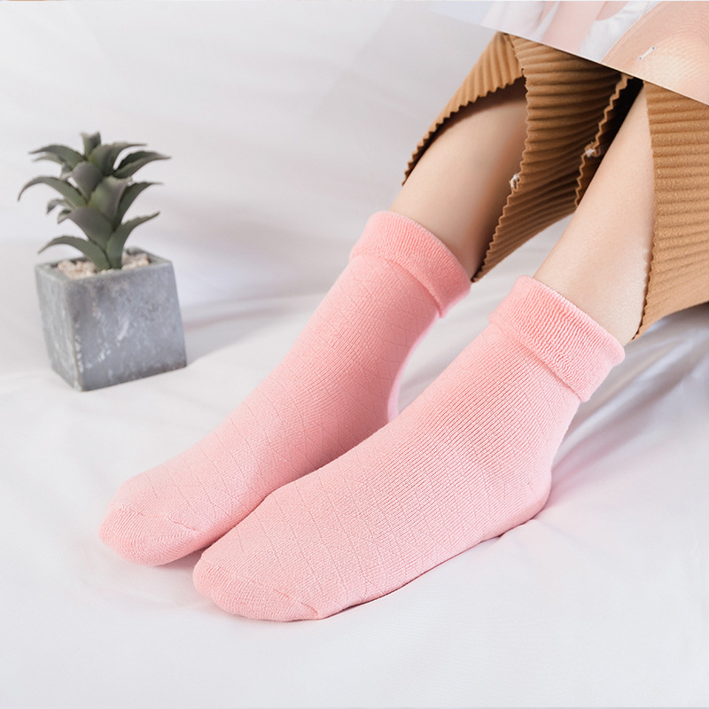 Calcetines de mujer engrosados con forro polar de Terry Calcetines sueltos de algodón peinado de invierno suave y agradable para la piel engrosados cálidos calcetines sueltos de mujeres embarazadas