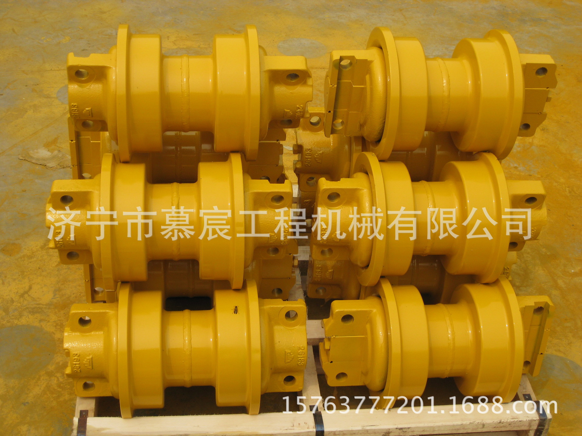 供应山推推土机底盘件 单边支重轮 批发零售 济宁慕宸