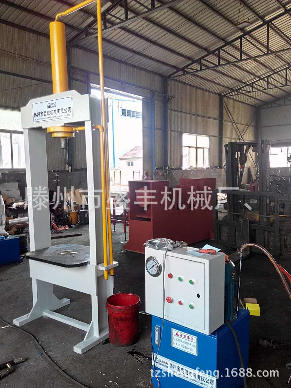 供应63T龙门液压机。60吨工作台可移动式压力实验液压机