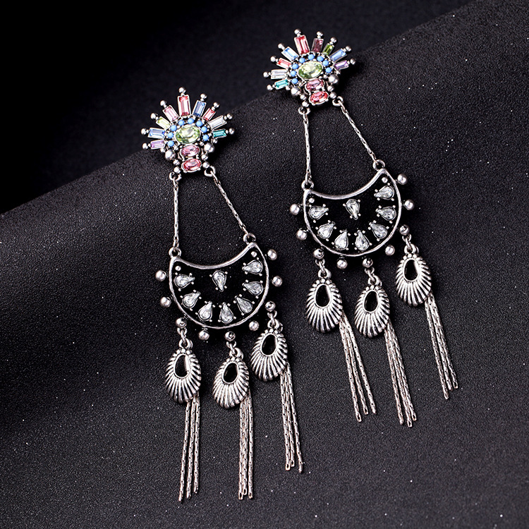 Earrings Ladies Long Retro Diamond-studded Alloy Earrings display picture 8