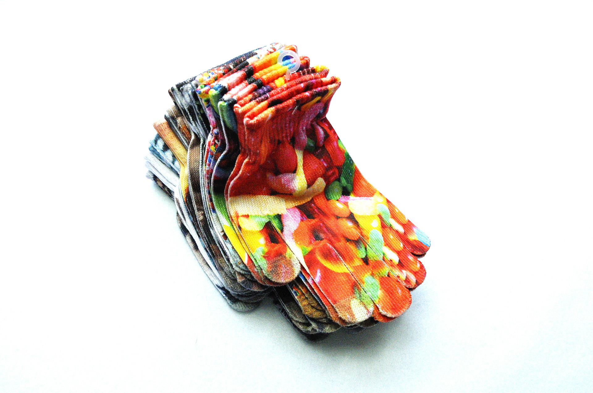 3D Pattern Gloves Image 4