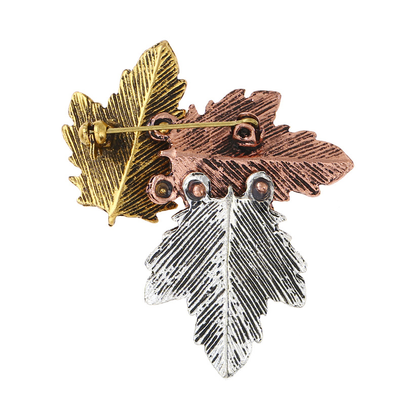 Brooches Classification Retro Pin Maple Leaf Alloy Plating Women'S Brooches