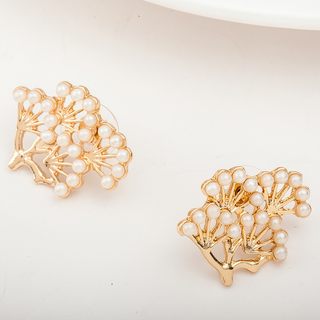 New Style Pine Earrings Twig Earrings Gold-plated Silver Inlaid Small Pearl Earrings Leaf Earrings display picture 8