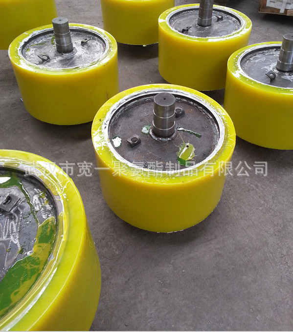 供应湖北武汉钢厂用滚轮包胶加工，聚氨酯包胶加工
