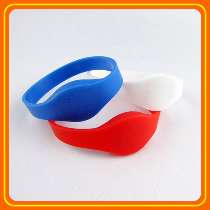 厂家直销 ID IC手腕带 nfc RFID感应识别手牌 圆形闭合硅胶腕带