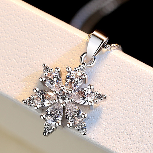 Weihua New Korean Necklace Silver Plated Necklace Lucky Snowflake Fashion Temperament Pendant Manufacturer Wholesale