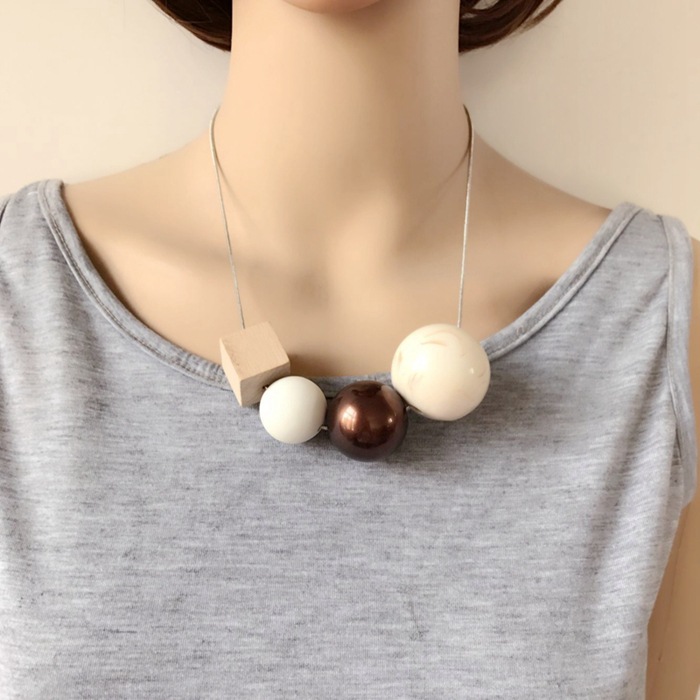 Jewelry Wholesale Custom Brown Ball Ball Square Wood Stitching Necklace Short Money Chain Sweater Chain display picture 5