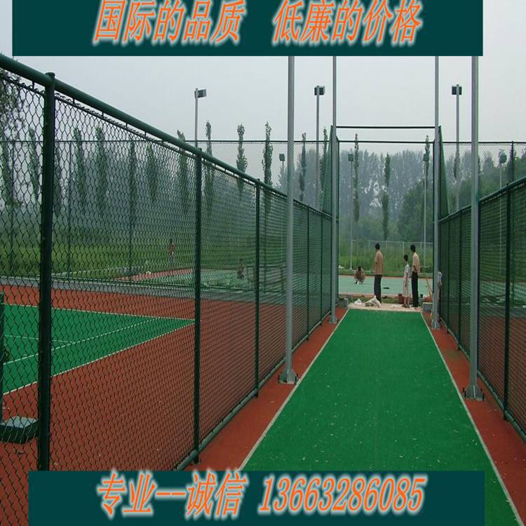 现货体育场铁丝网球场围栏网球场防护围栏网体育铁丝网包塑勾花网