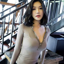 2023春季性感微透V领超修身单排扣修饰打底衫女上衣长袖T恤2067