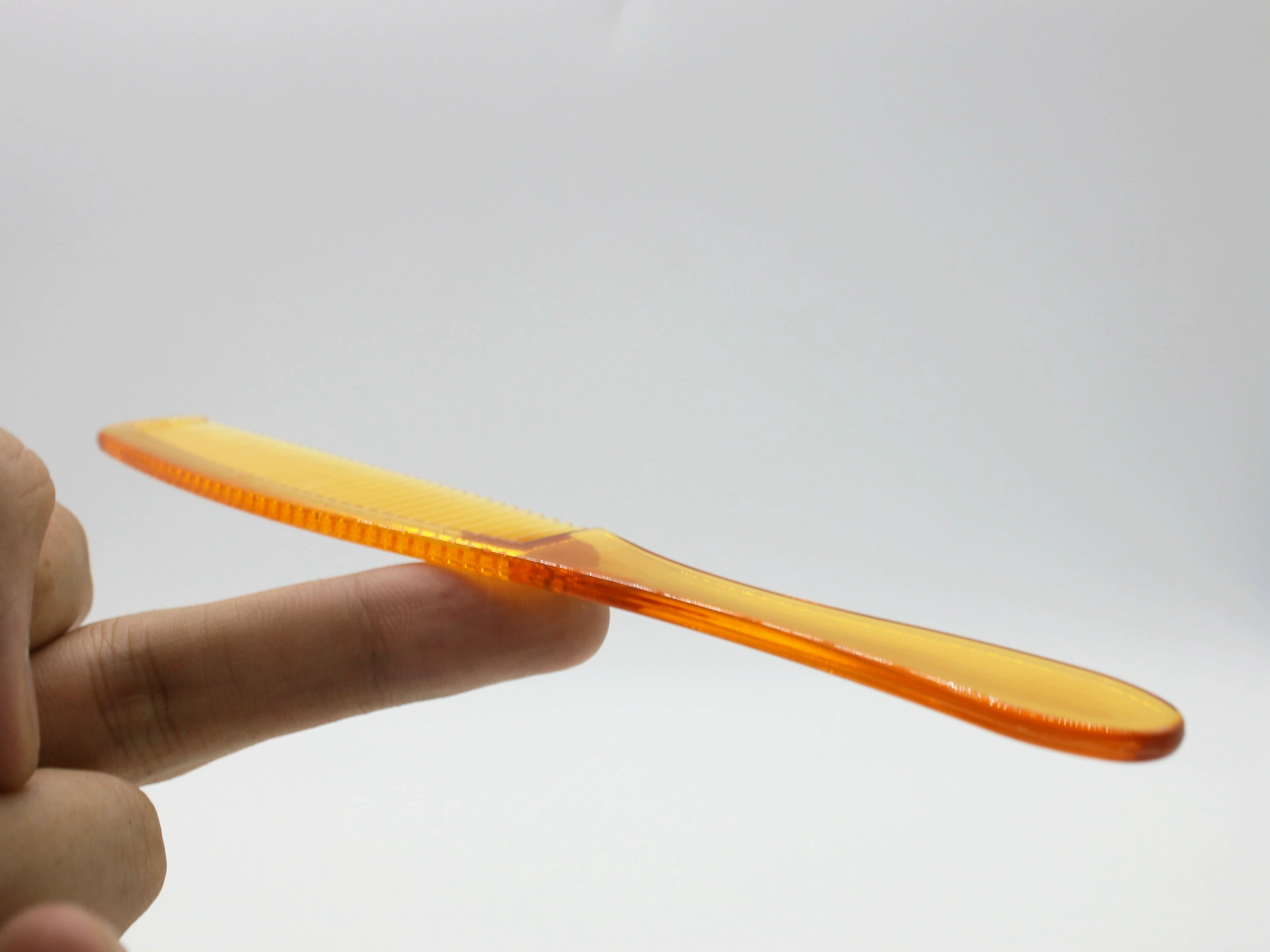 Disposable transparent amber white brush for hotel, plastic set