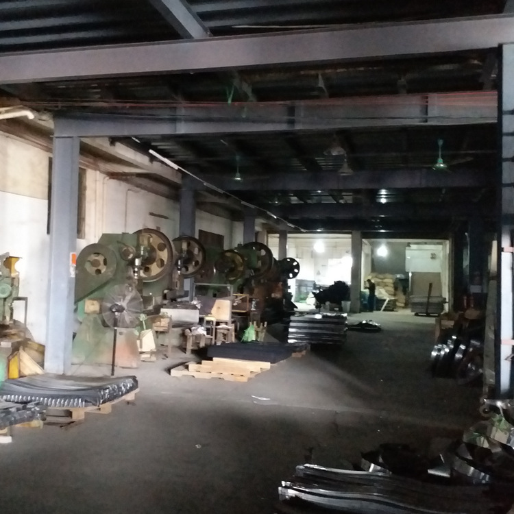 光素照明生产车间专业生产支架灯，灯盘，你的需要我造