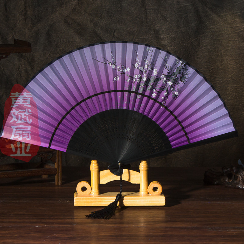 검은 뼈 보라색 얼굴 흰색 매화