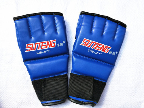 Sagitar split-finger boxing gloves for punching sandbags, half-fingered fingerless boxing gloves, breathable palms, five-finger fighting Sanda leather split-finger