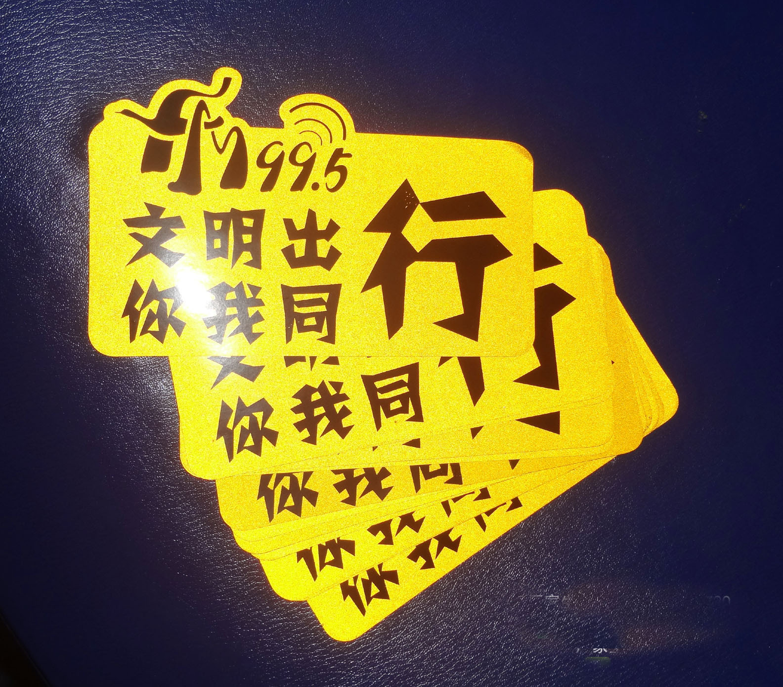Profesional personalizado tráfico difusión personalizada pegatinas de coche reflectante fondo amarillo pegatinas de coche reflectante impermeable protector solar