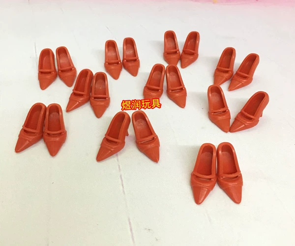 10 pairs of sandals