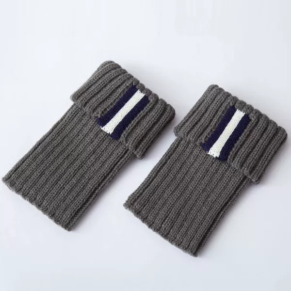Medium gray/white