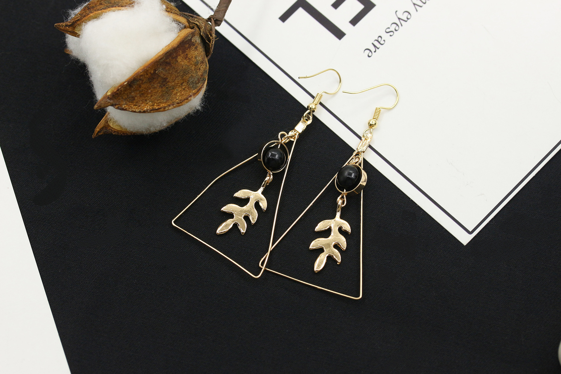 New Geometric Triangle Long Leaf Earrings display picture 1