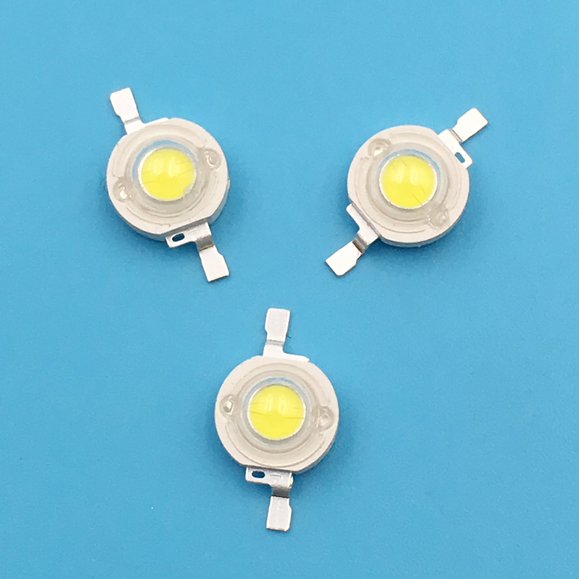 白光led大功率1W3W5W暖白光红蓝绿光120LM仿流明led灯珠光源批发-阿里巴巴